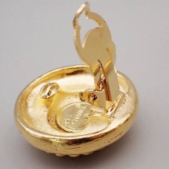 CHANEL CC Logo Button Round Earrings Clip-on Gold France Vintage 77RK787 - Picture 7 of 10